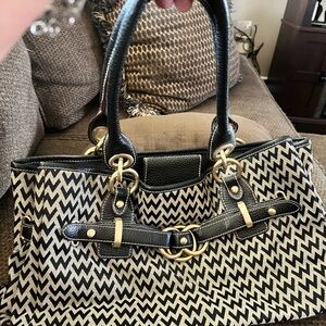 Ladies purse.  Black and white. No name brand.